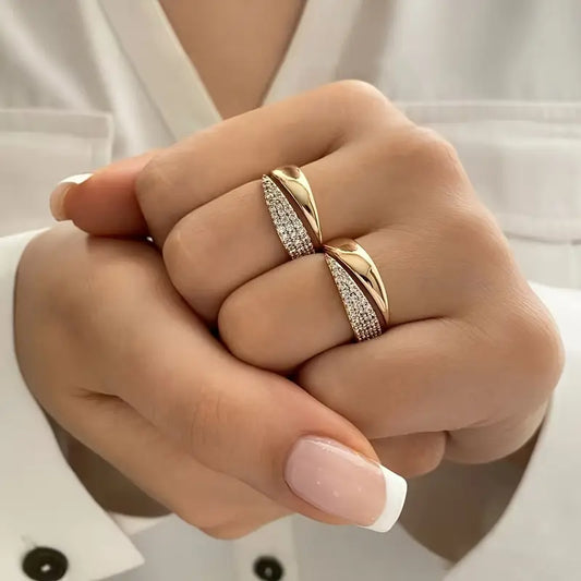 Elegante Anillo de Oro con Piedras Brillantes