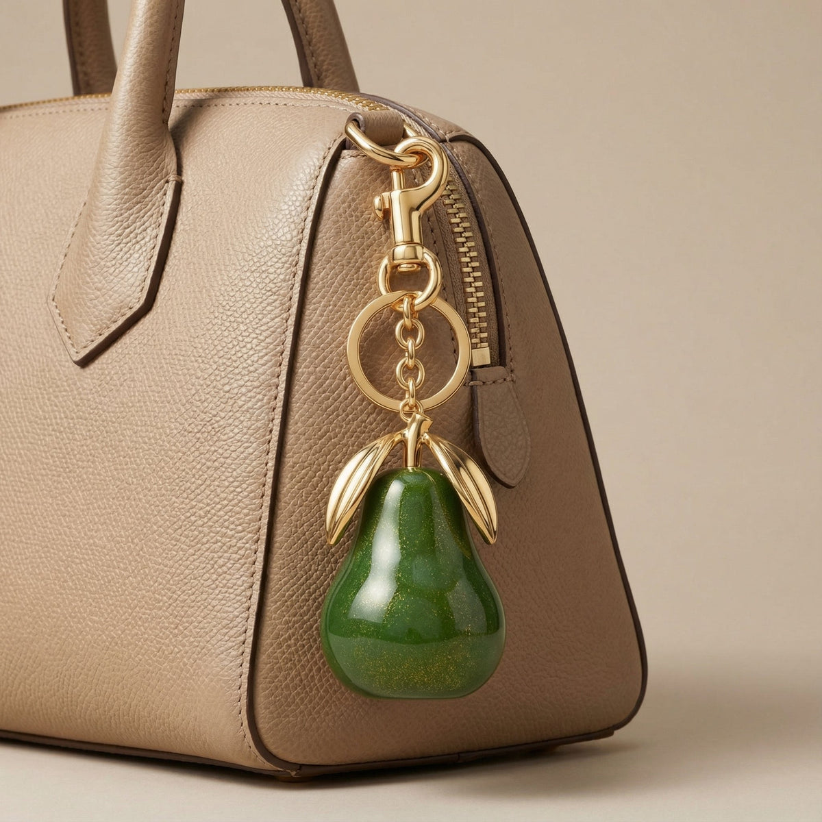 Charm: Pera Dorada